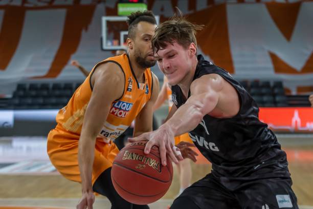 采用防守反 采用防守反